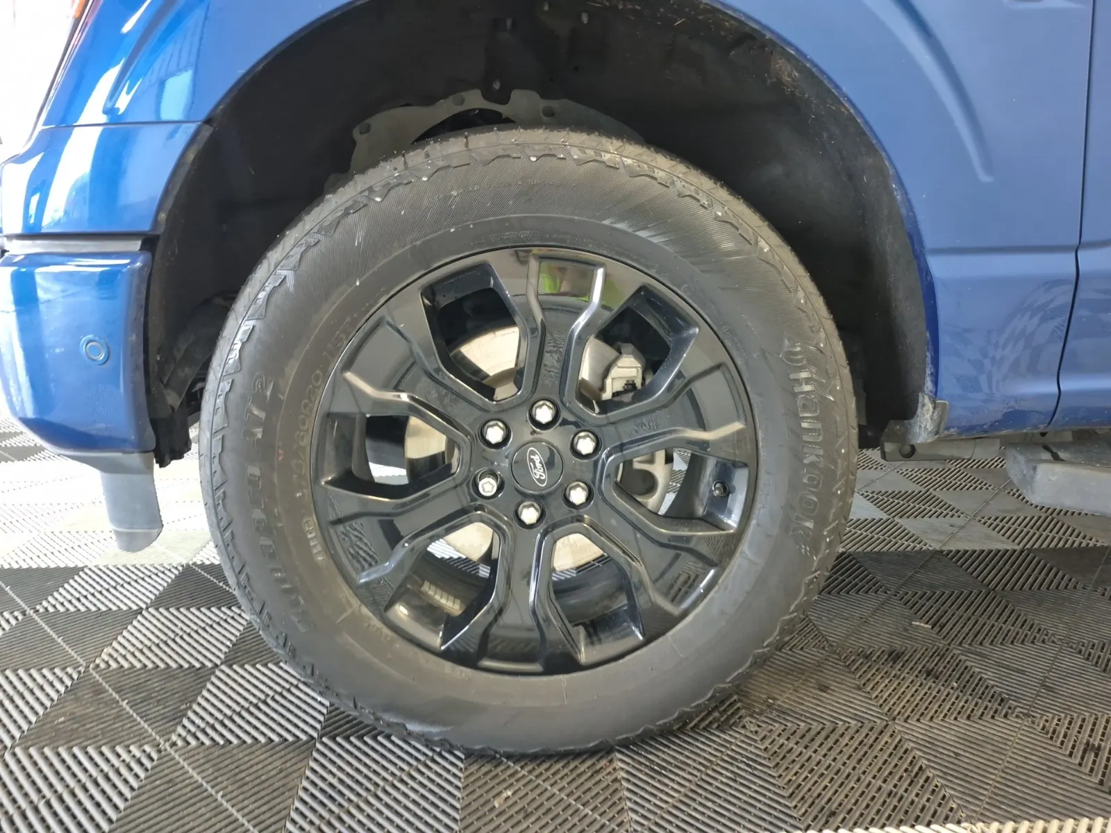 Front driver wheel/tire photo