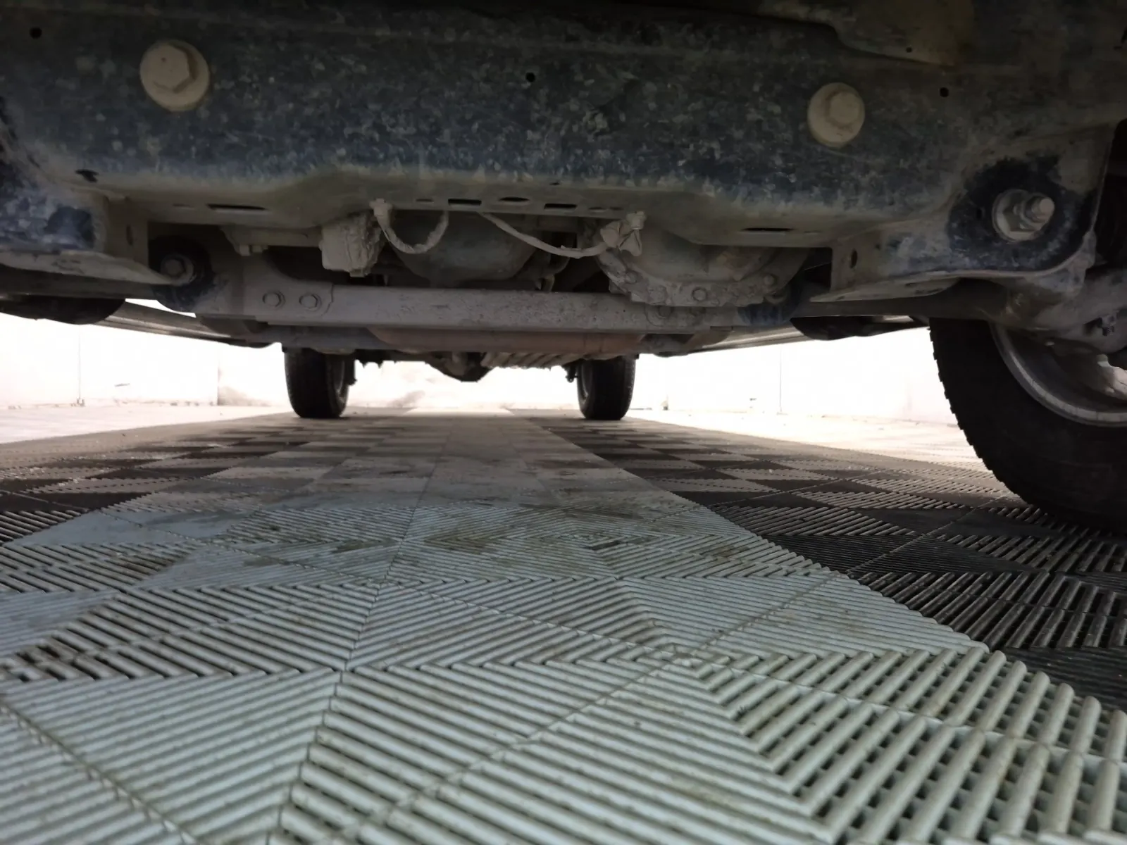 Undercarriage - Front Photo