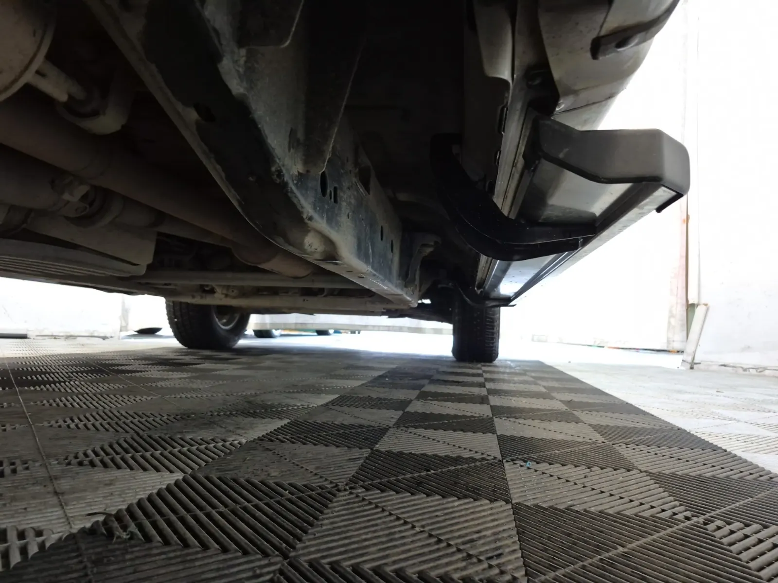 Undercarriage - Passenger Photo