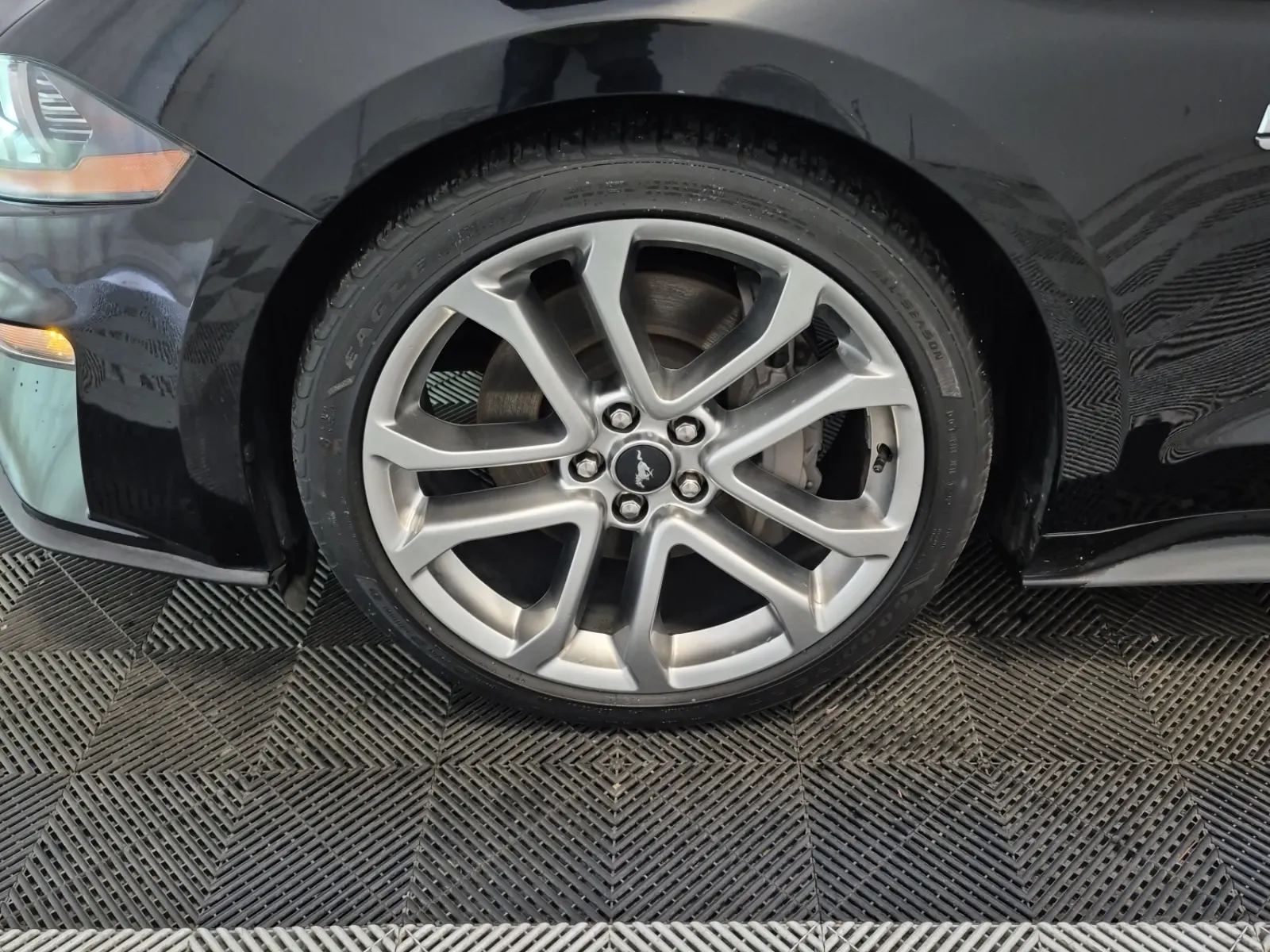 Front driver wheel/tire photo