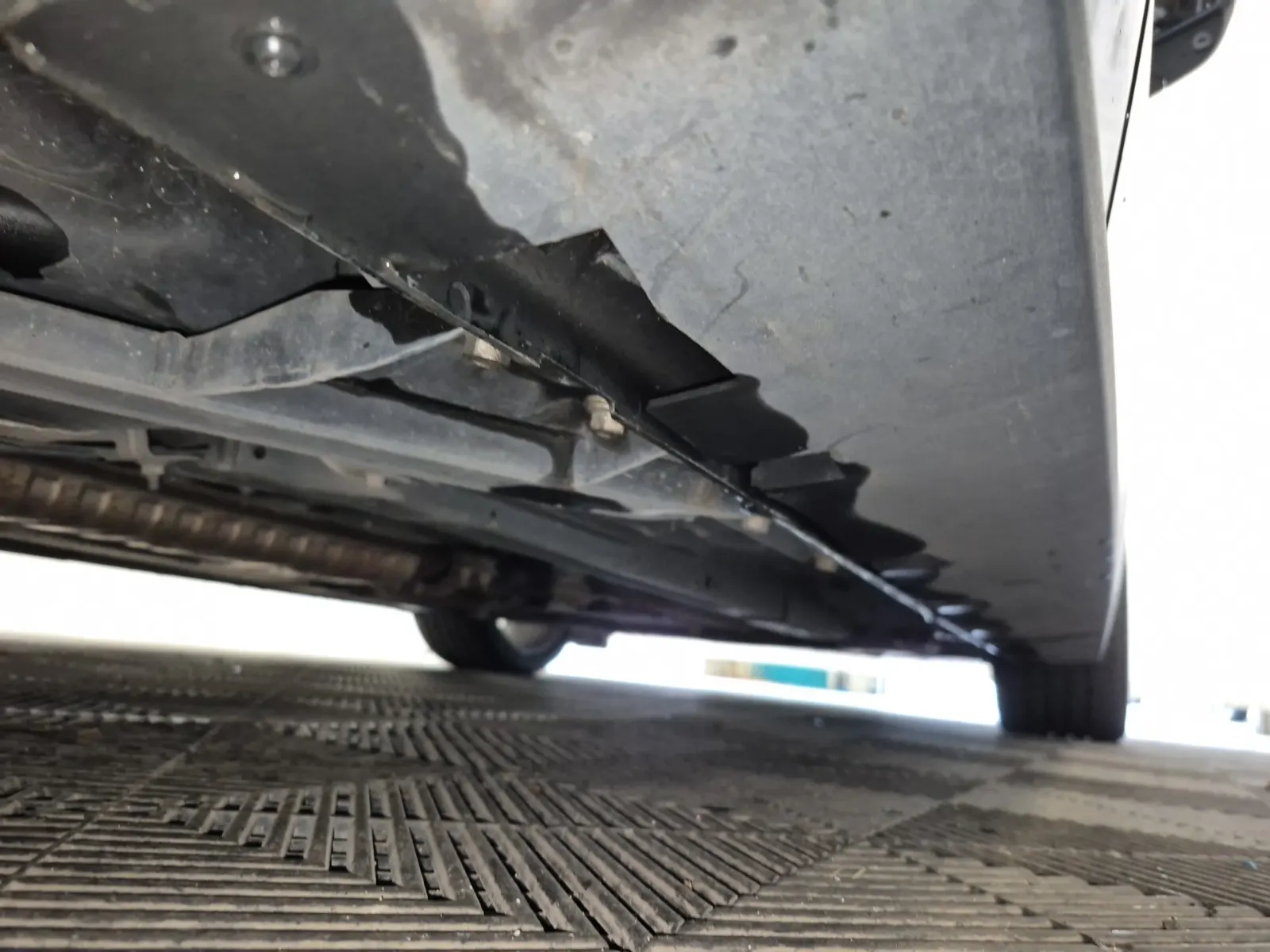 Undercarriage - Passenger Photo
