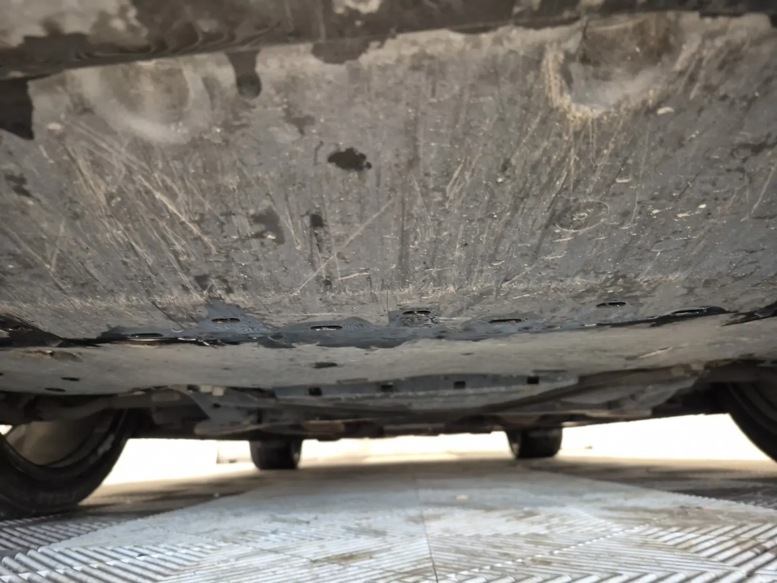 Undercarriage - Front Photo