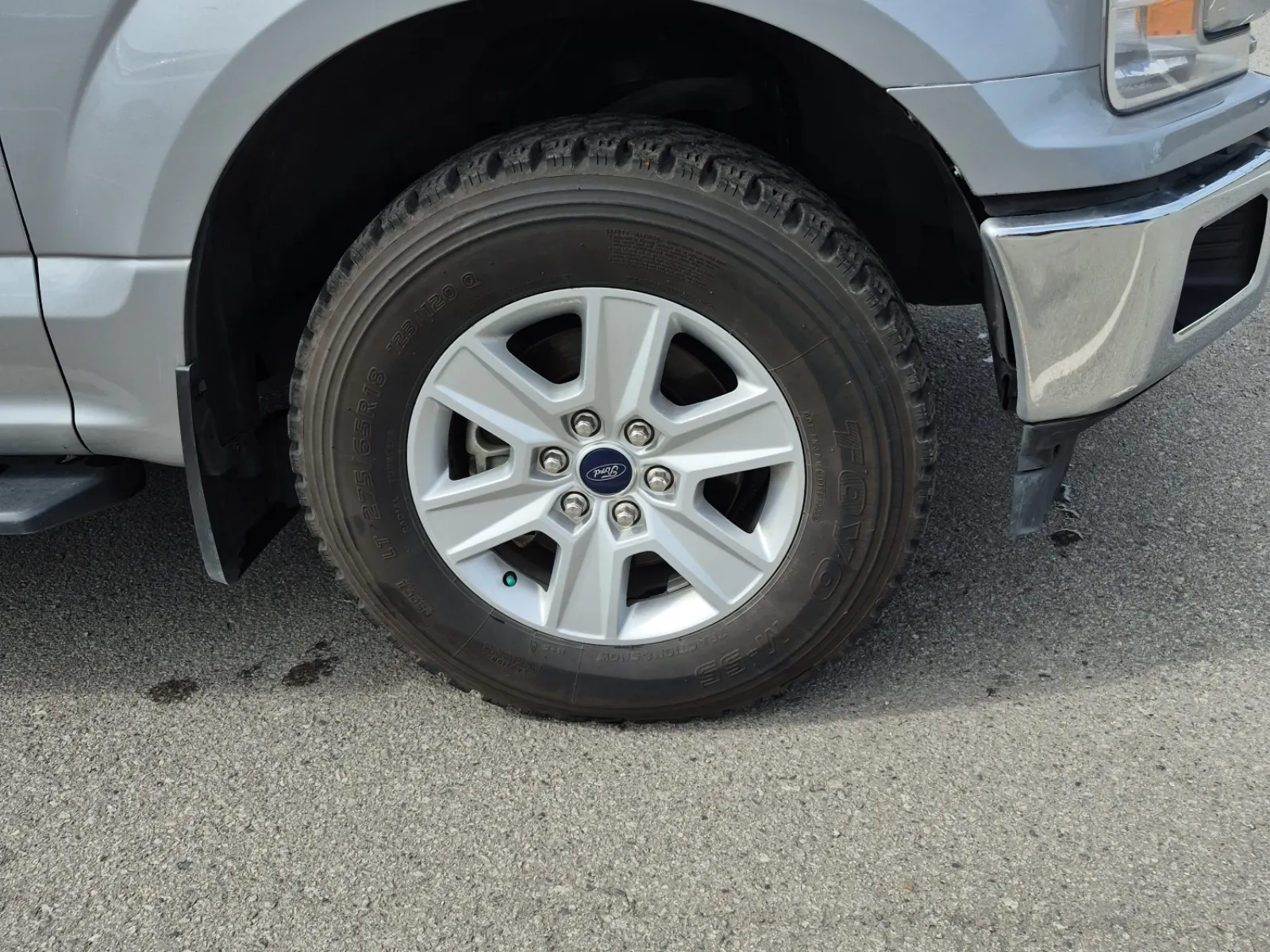 Right Front Wheel/Tire Photo