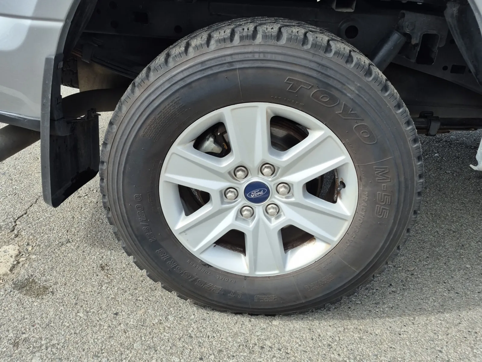 Right Rear Wheel/Tire Photo