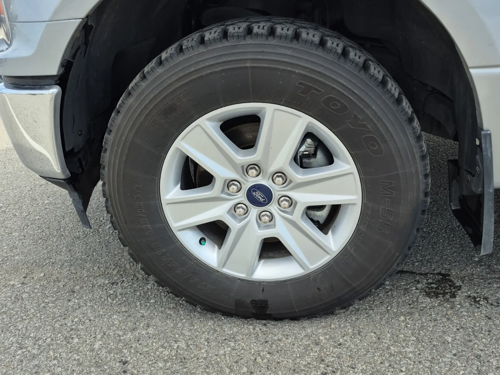Front driver wheel/tire photo