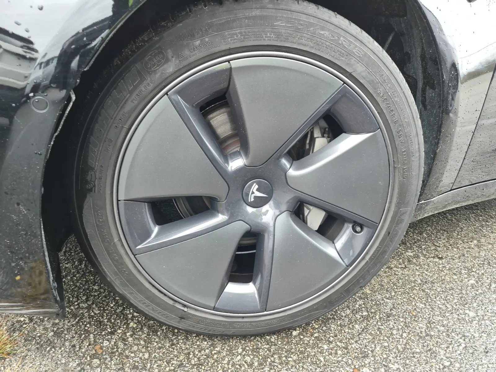 Front driver wheel/tire photo