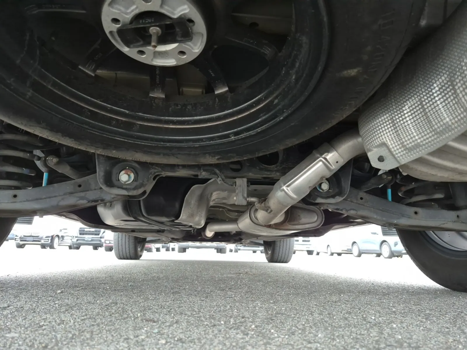 Undercarriage - Rear Photo