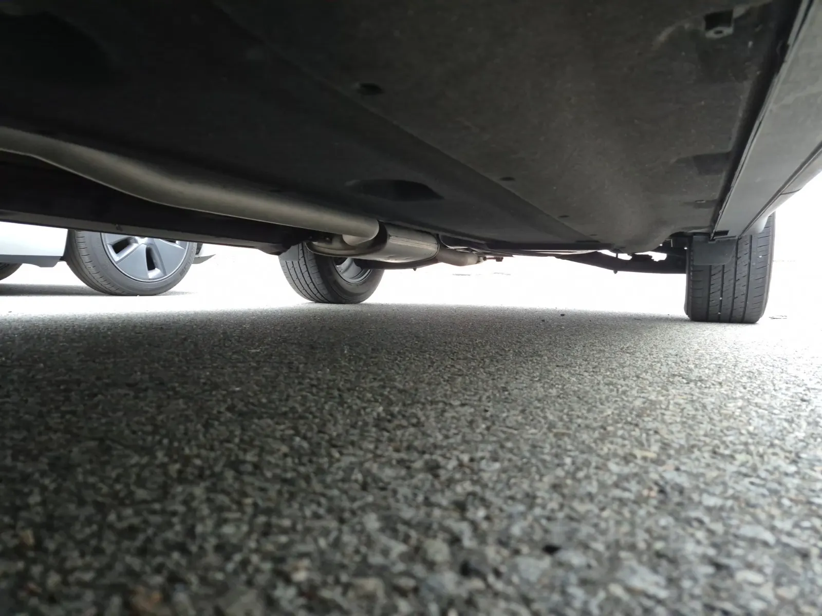 Undercarriage - Driver Photo