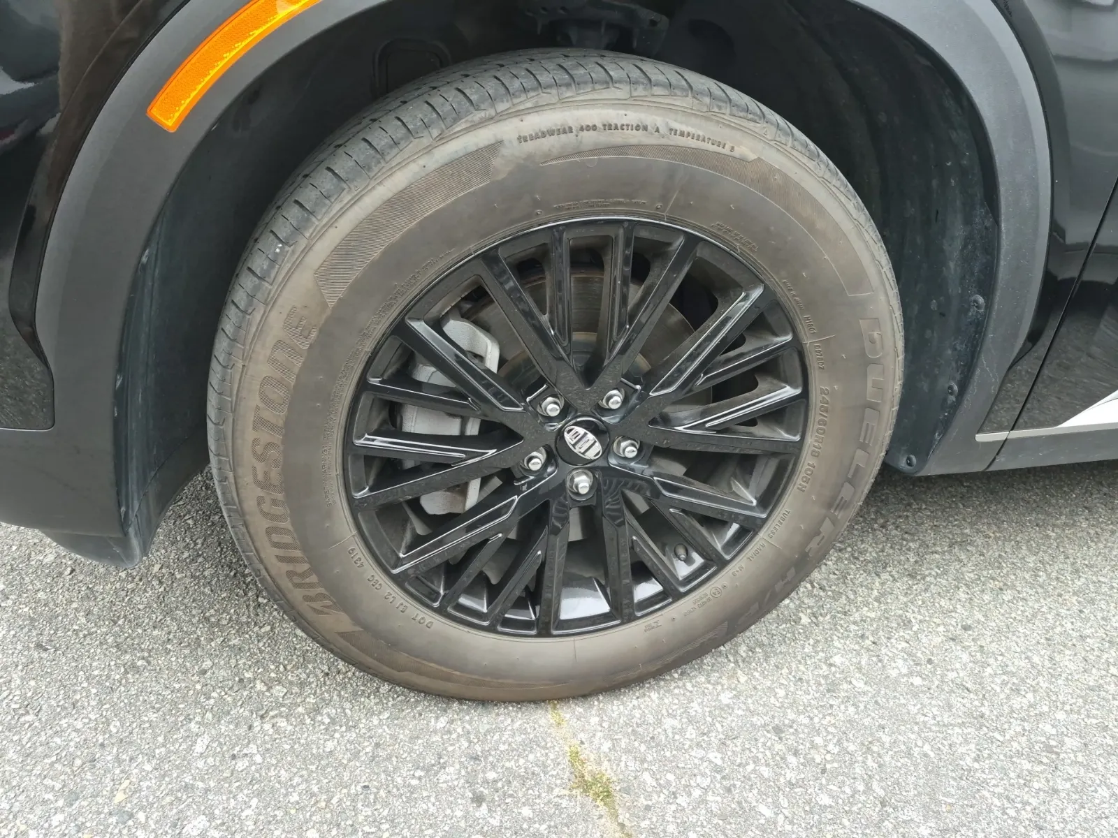Front driver wheel/tire photo