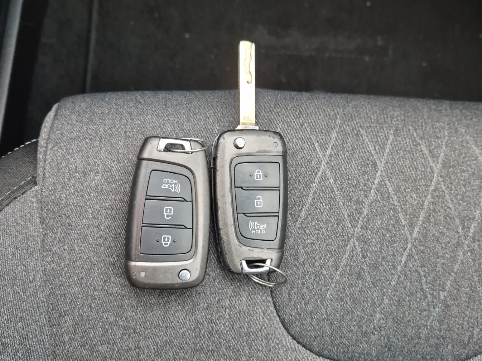 Keys/Fobs/Manual Photo