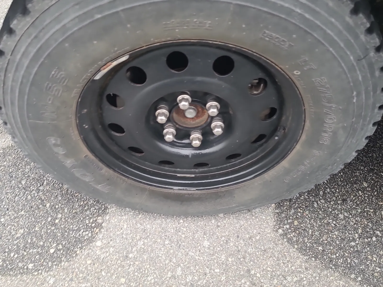 Front driver wheel/tire photo