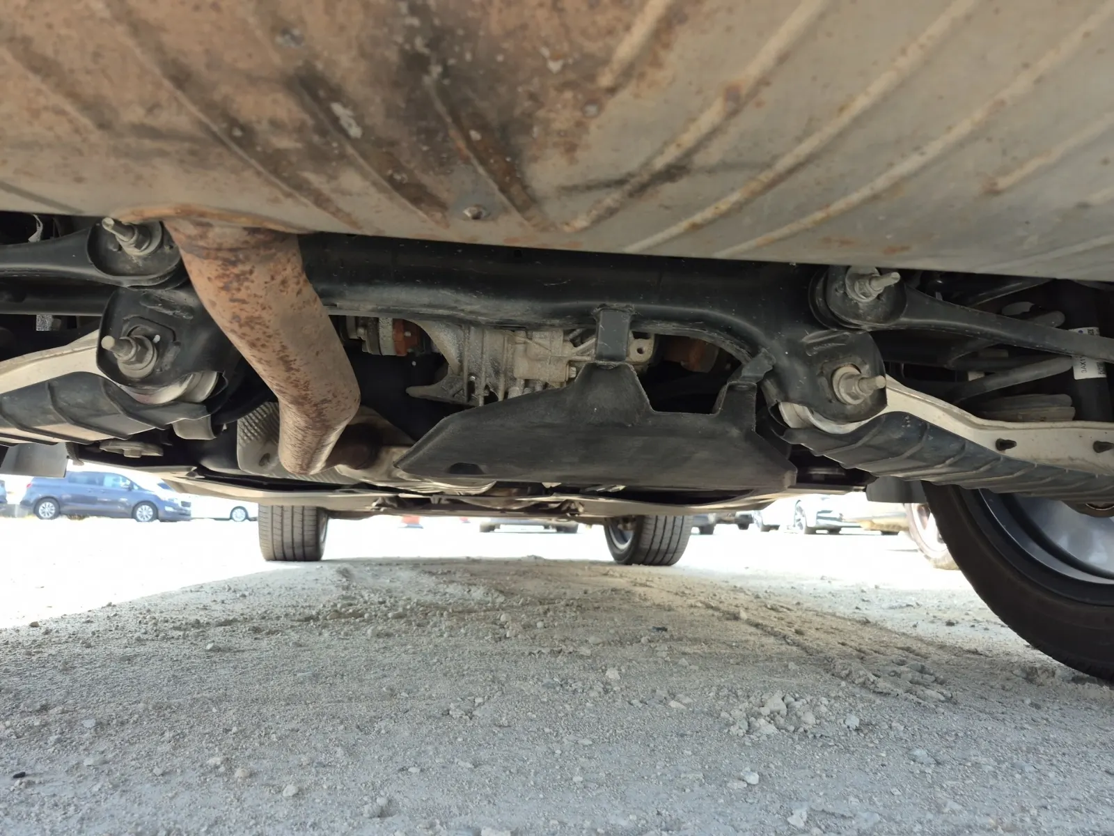 Undercarriage - Rear Photo