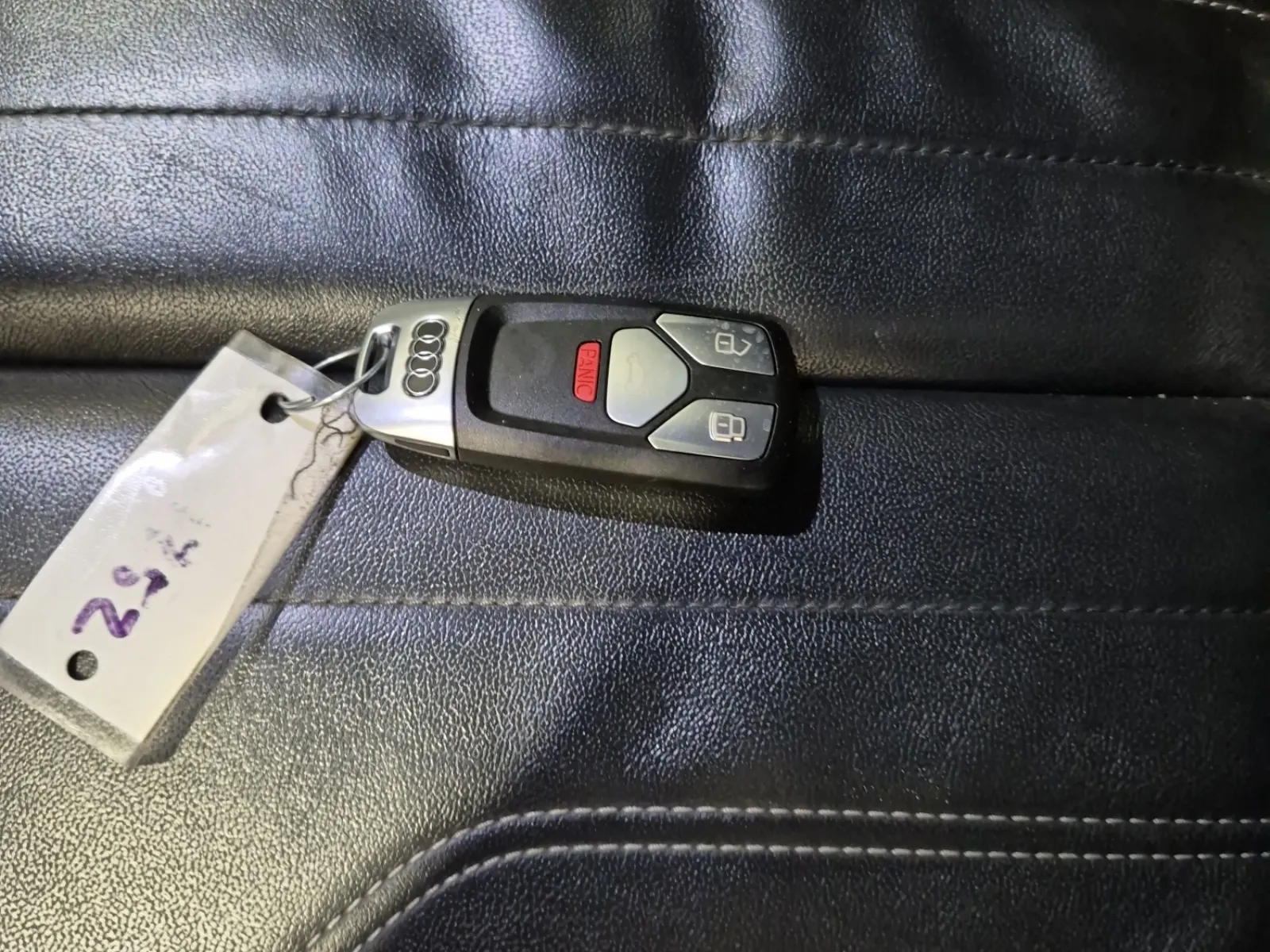 Keys/Fobs/Manual Photo