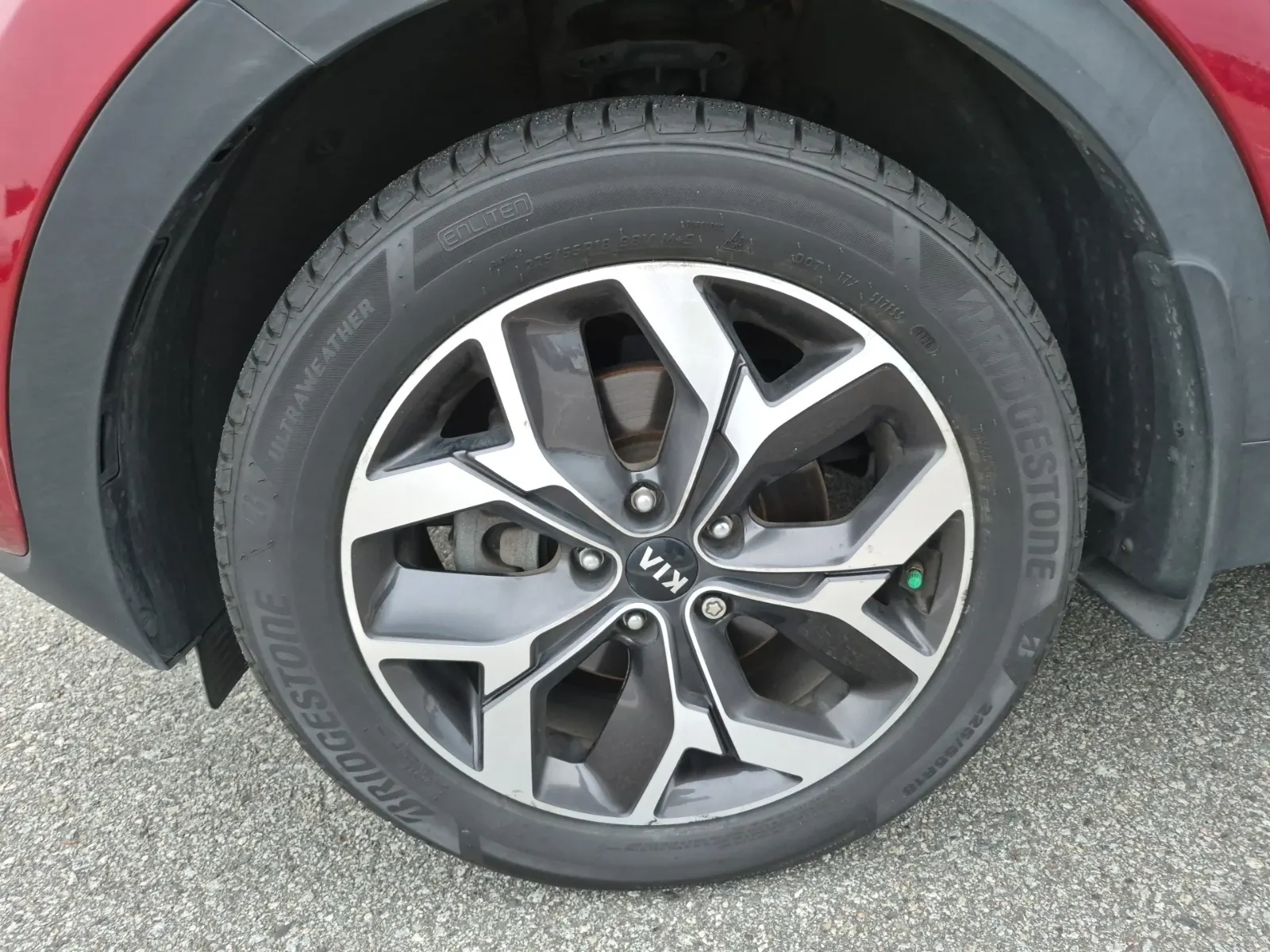 Front driver wheel/tire photo