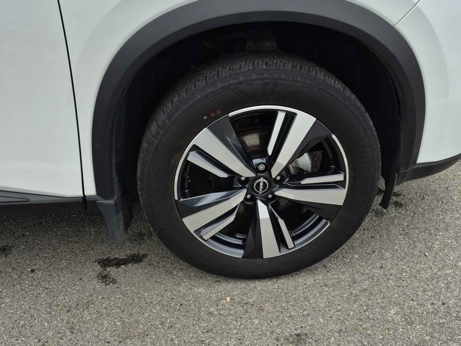 Right Front Wheel/Tire Photo