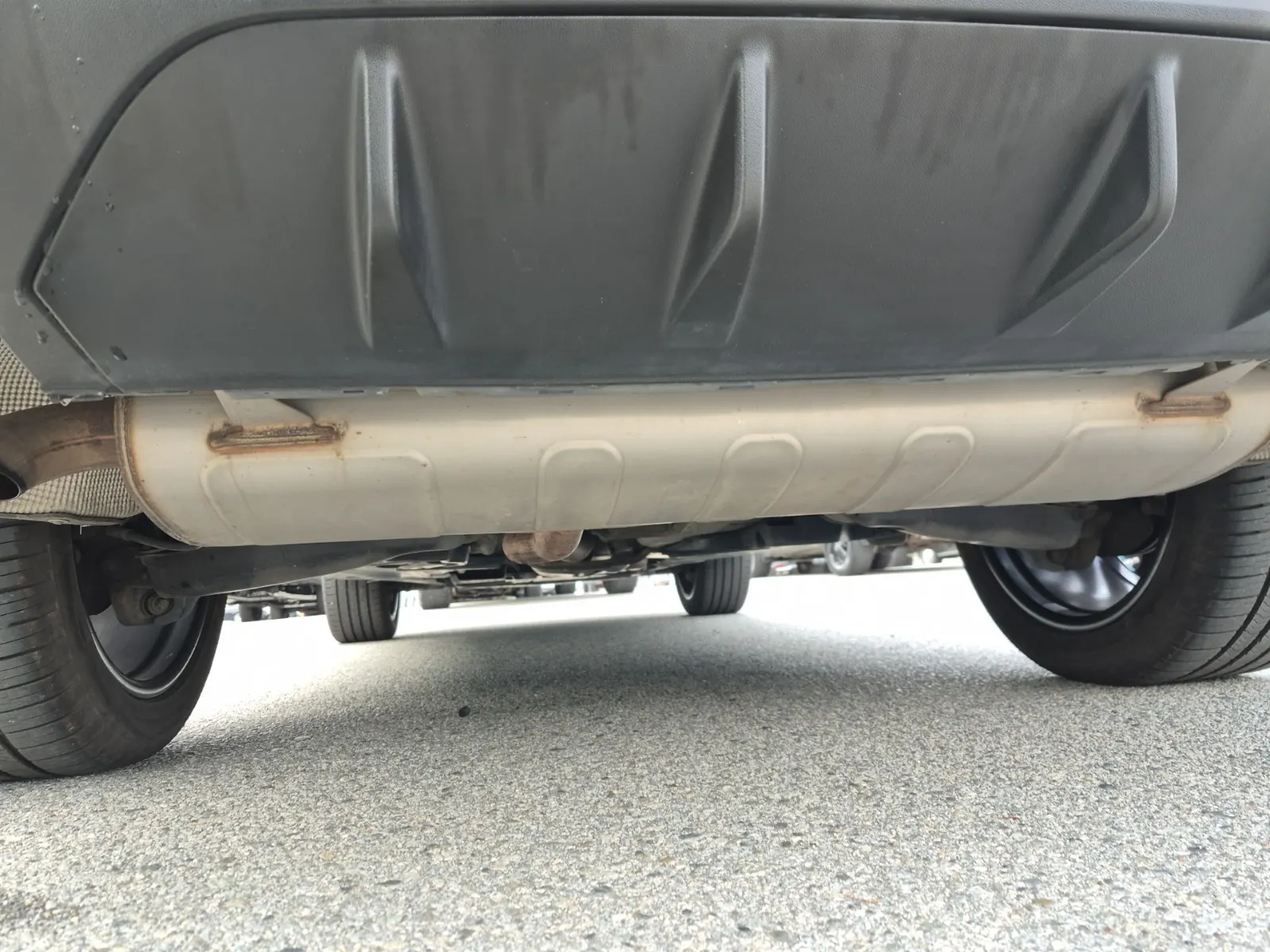 Undercarriage - Rear Photo
