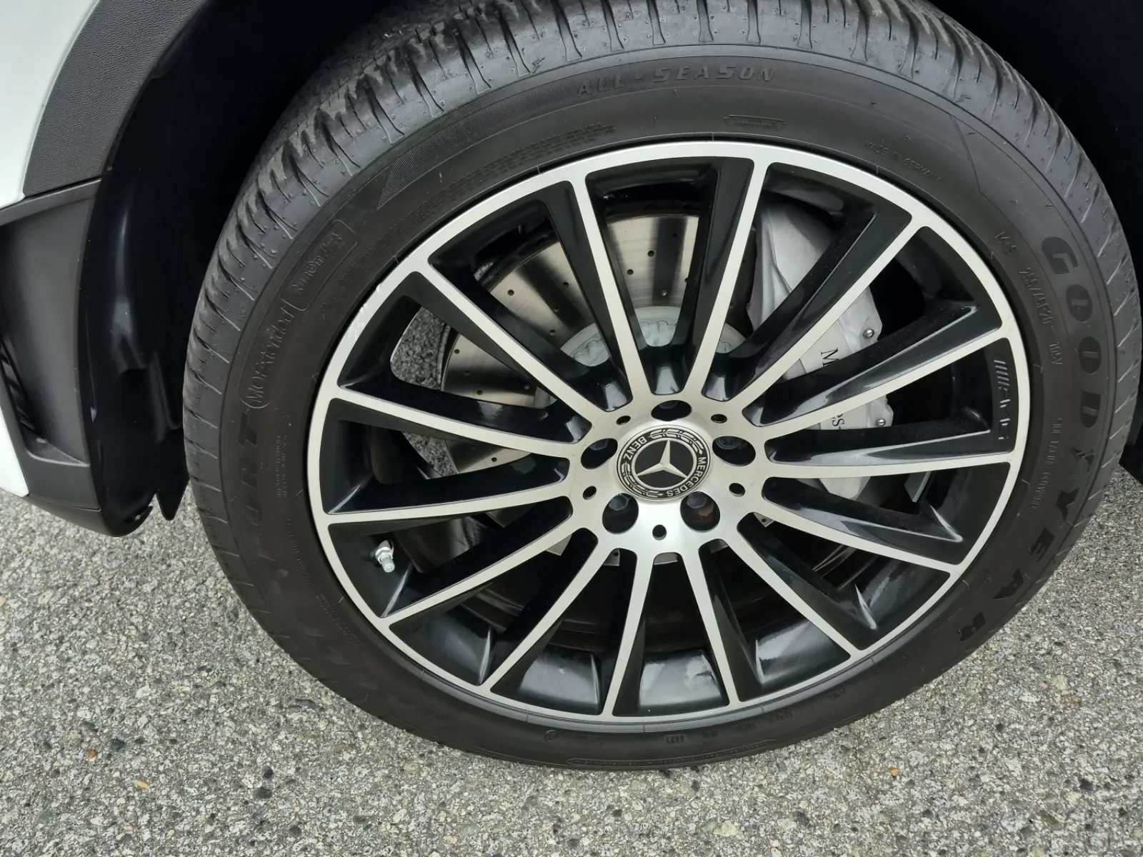 Front driver wheel/tire photo