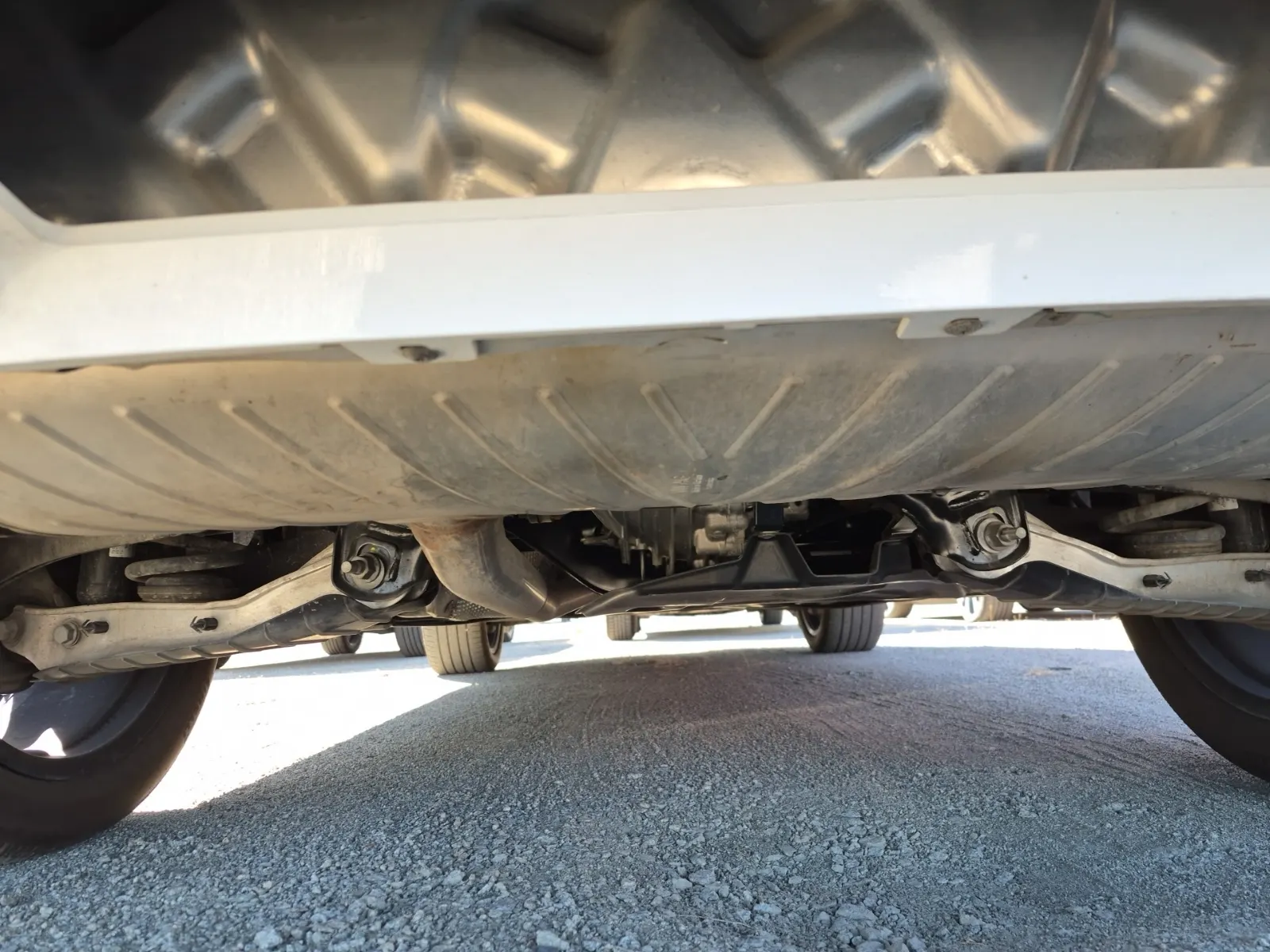 Undercarriage - Rear Photo