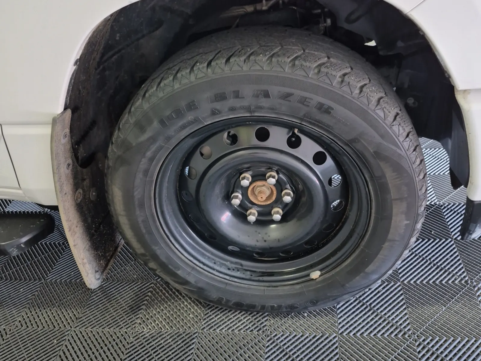 Right Front Wheel/Tire Photo