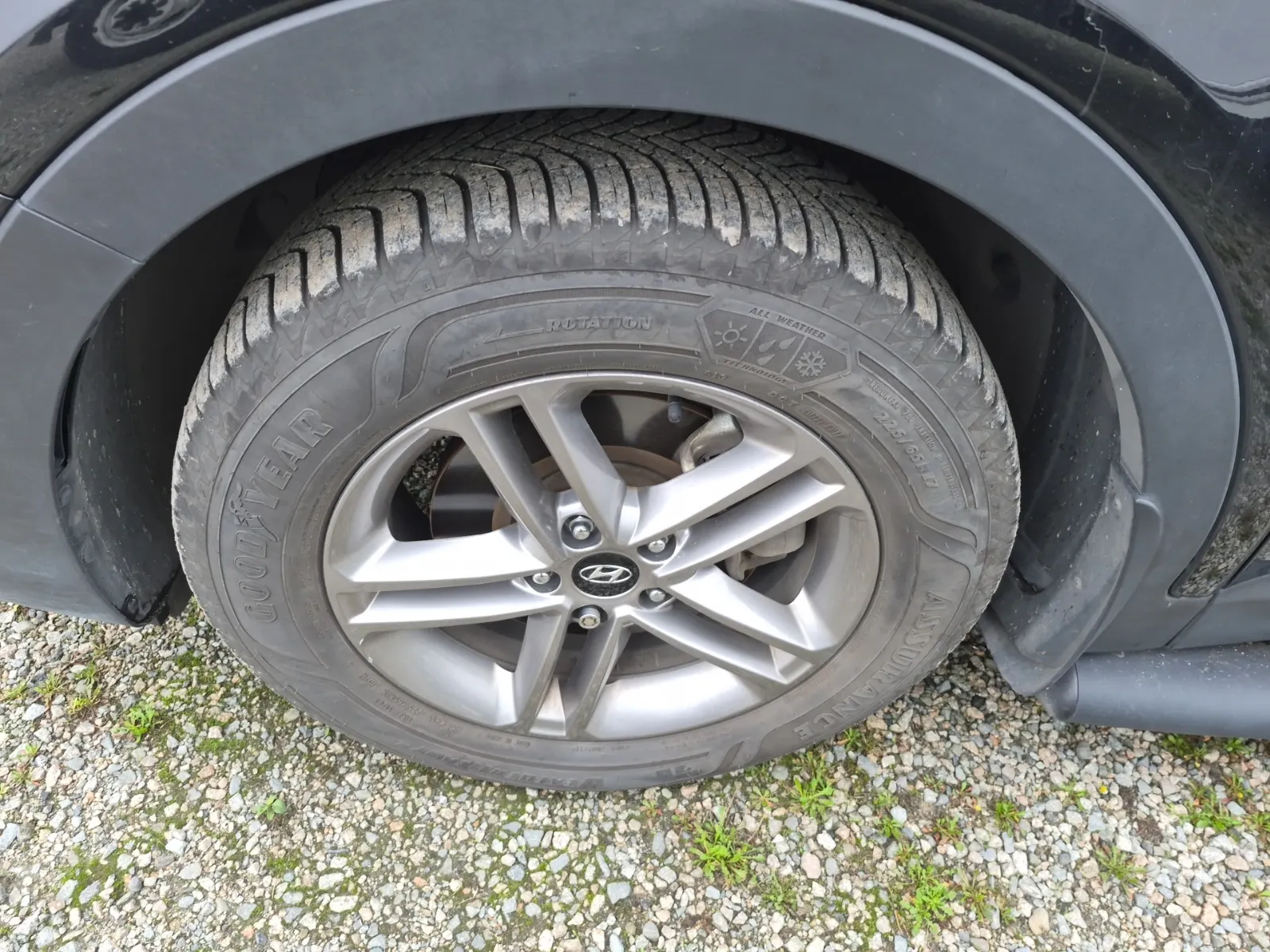 Front driver wheel/tire photo