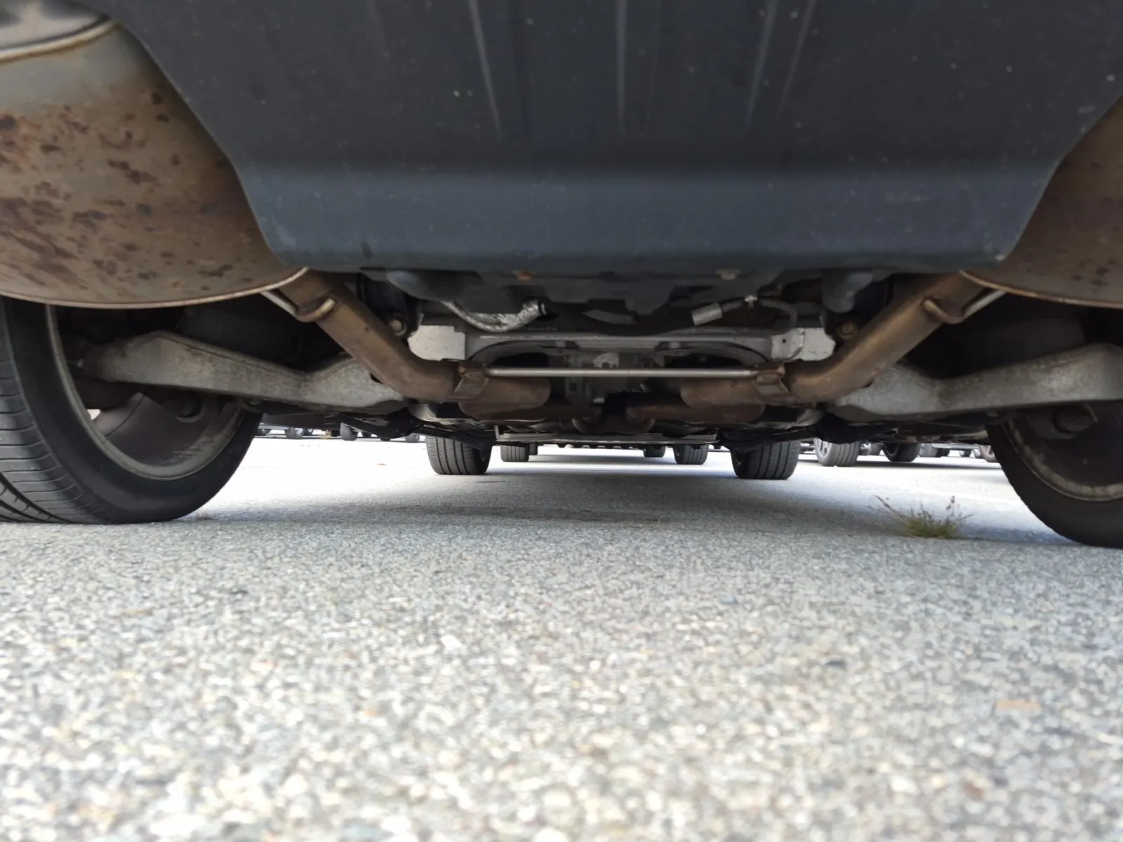 Undercarriage - Rear Photo
