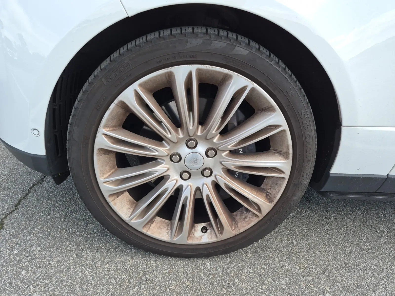 Front driver wheel/tire photo