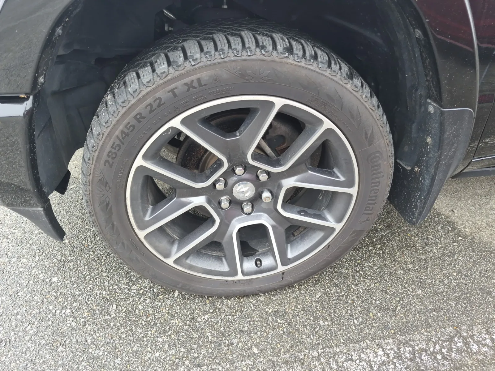 Front driver wheel/tire photo