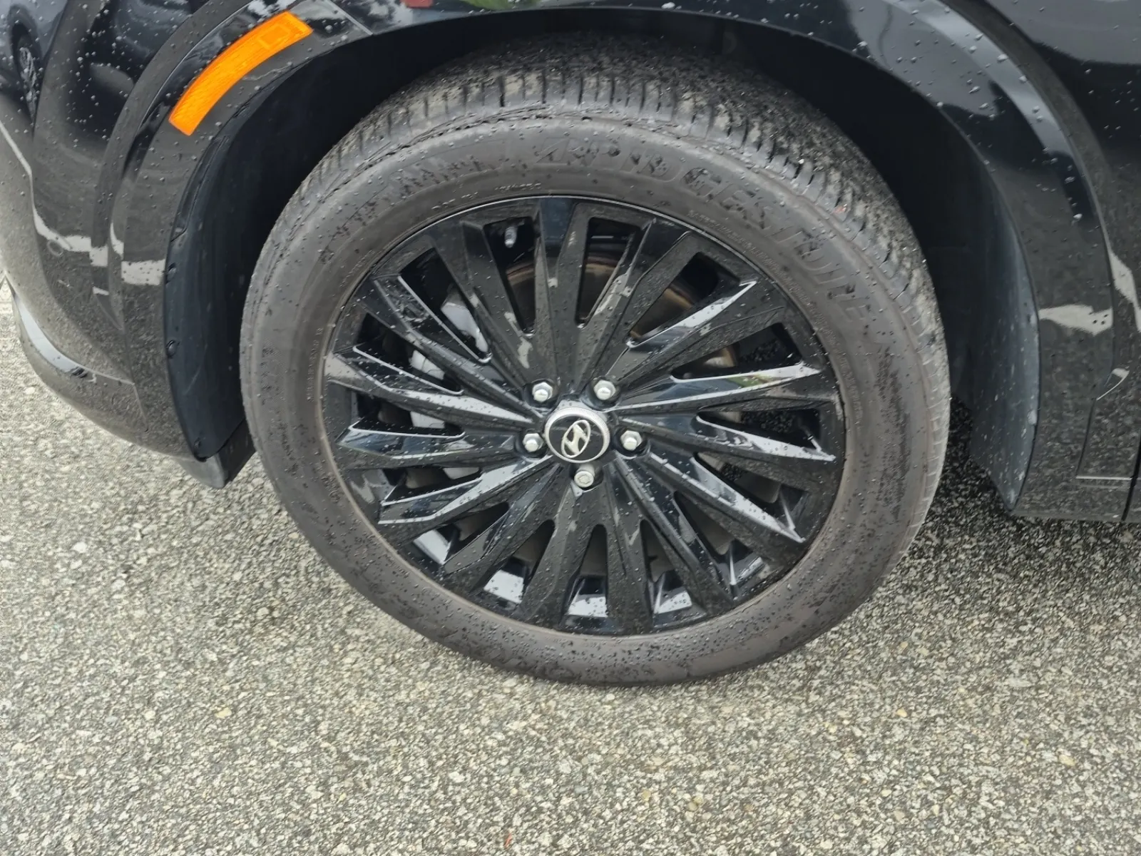 Front driver wheel/tire photo