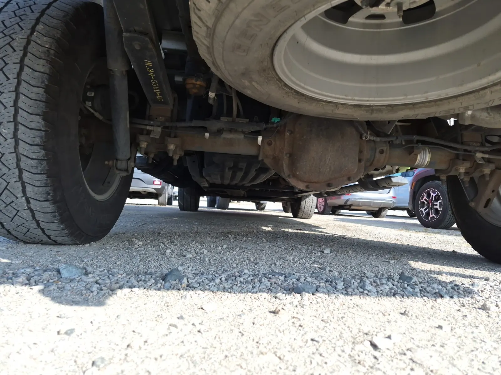 Undercarriage - Rear Photo
