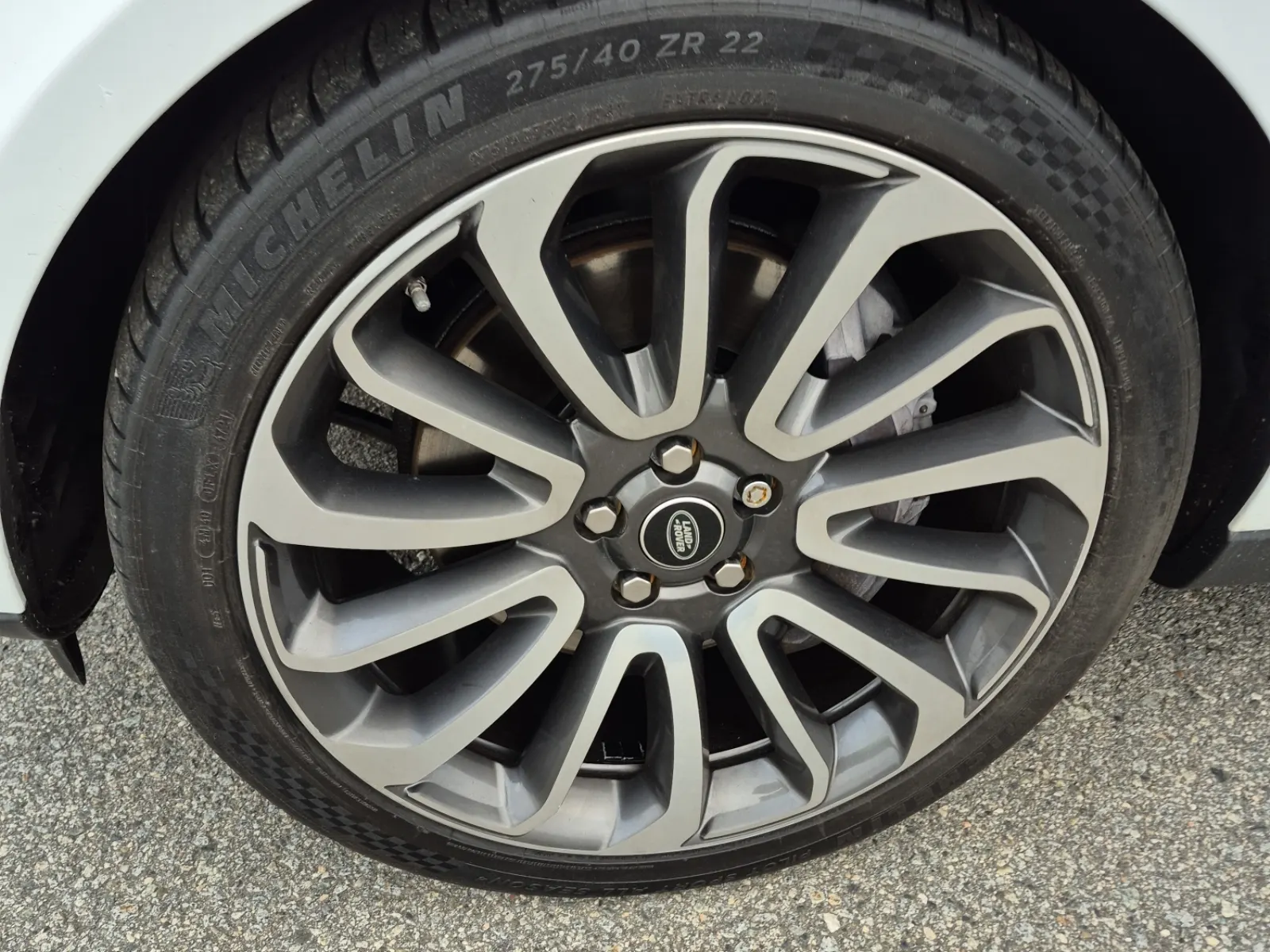 Front driver wheel/tire photo