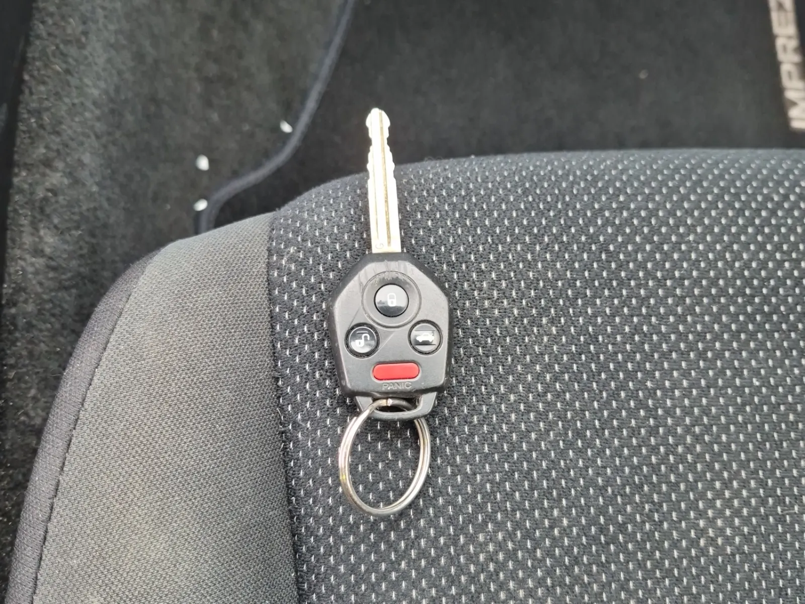 Keys/Fobs/Manual Photo