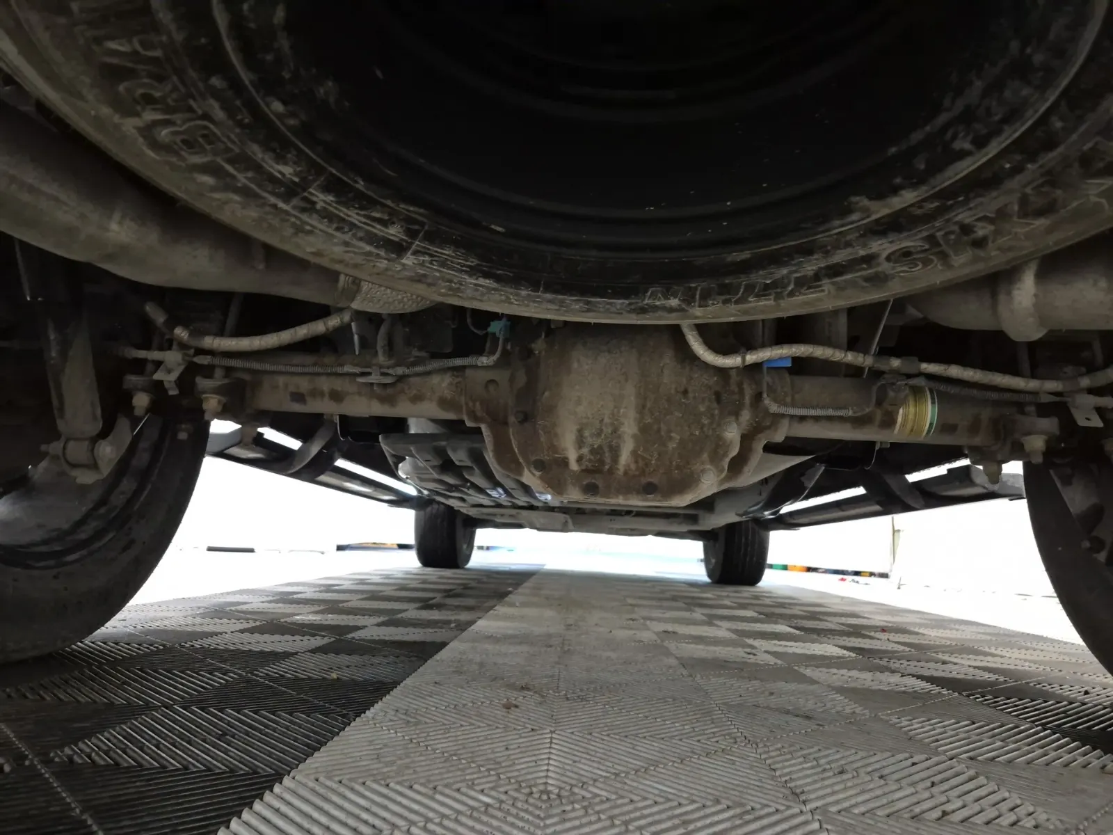Undercarriage - Rear Photo