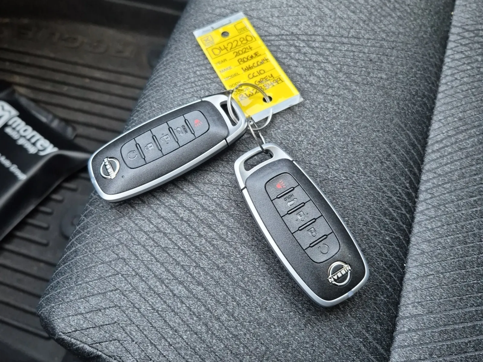 Keys/Fobs/Manual Photo