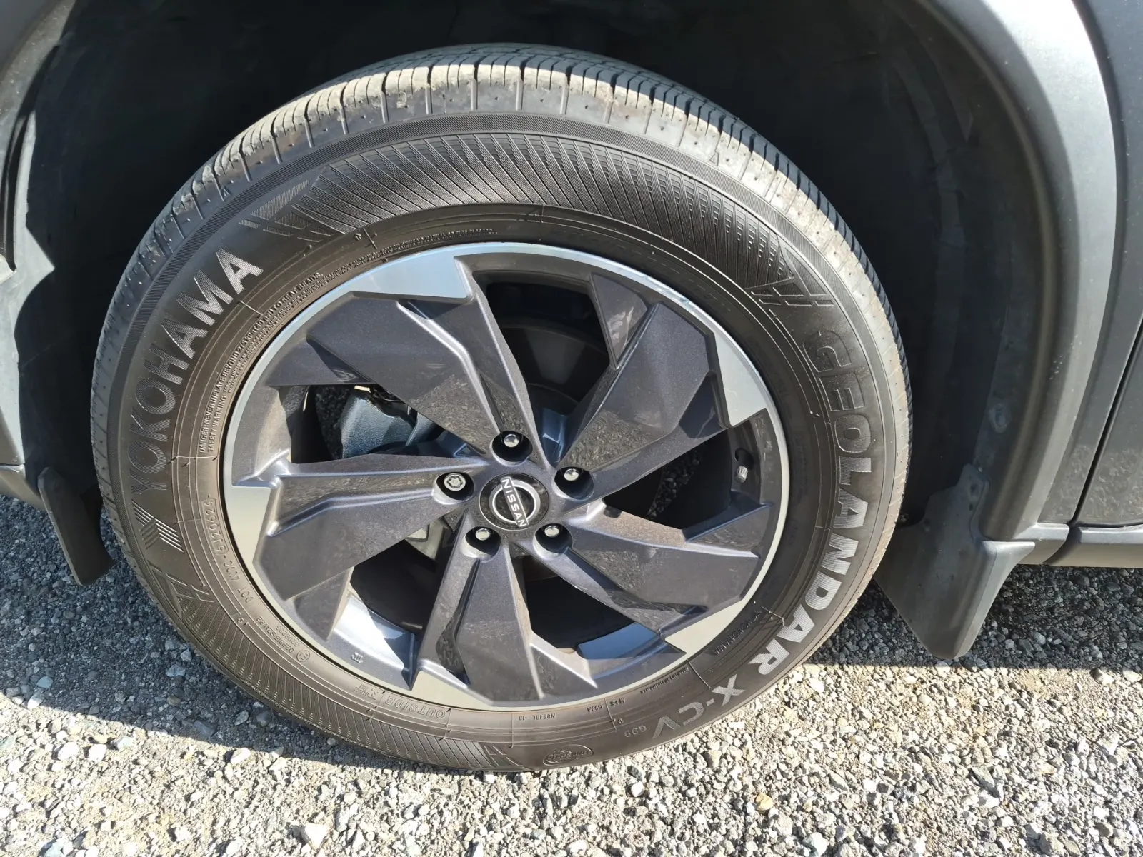 Front driver wheel/tire photo
