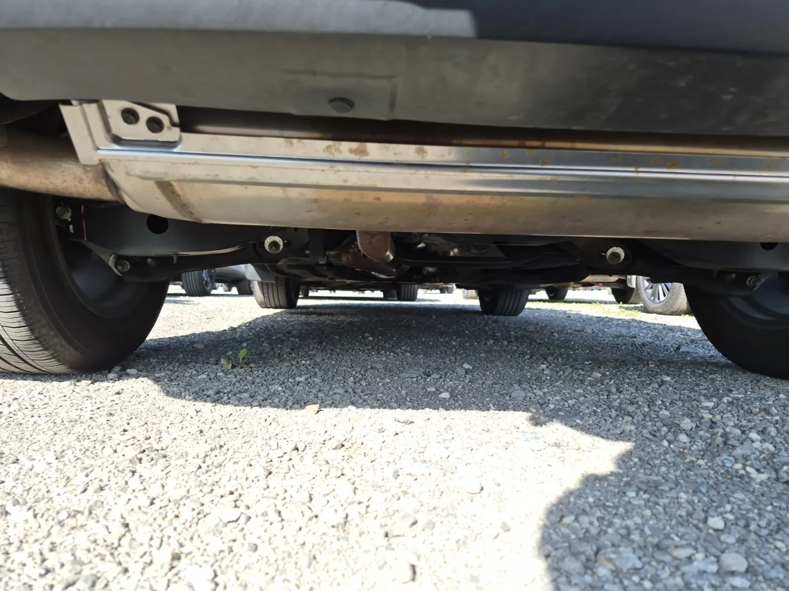 Undercarriage - Rear Photo