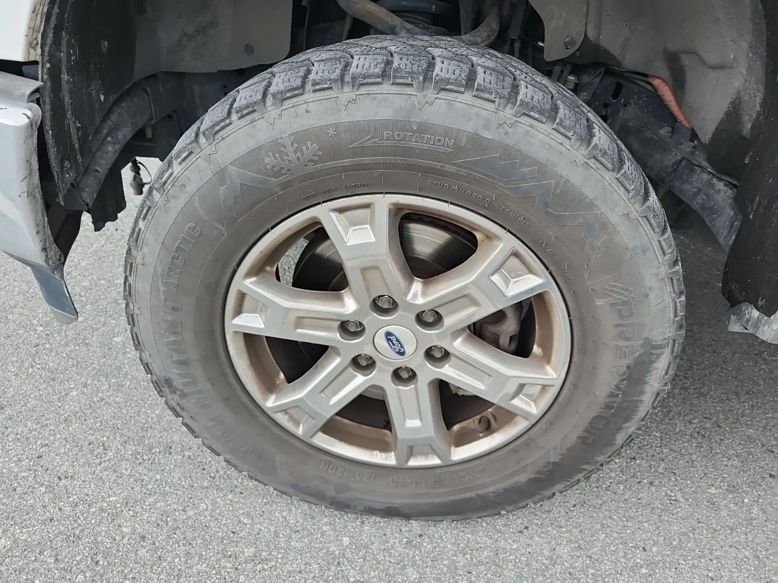 Front driver wheel/tire photo