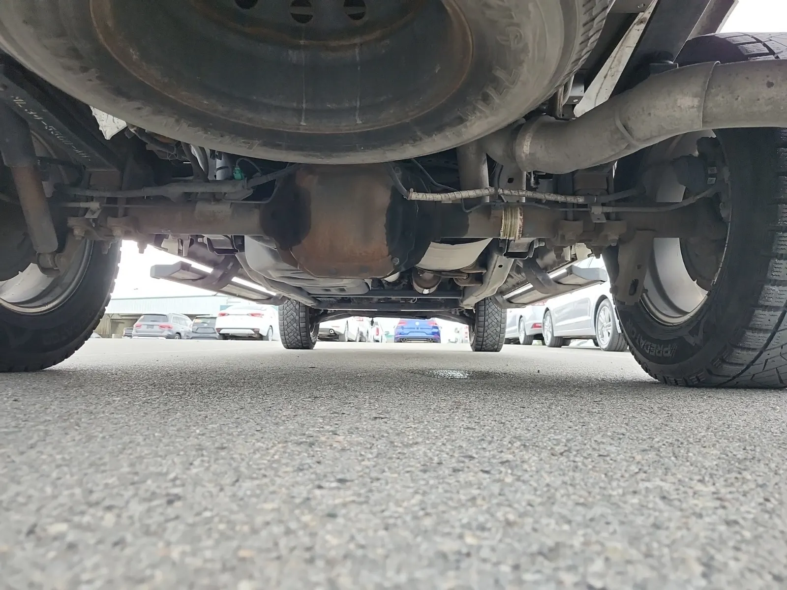 Undercarriage - Rear Photo