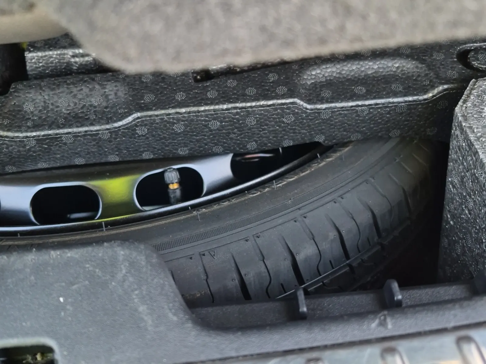 Spare Tire & Wheel Photo