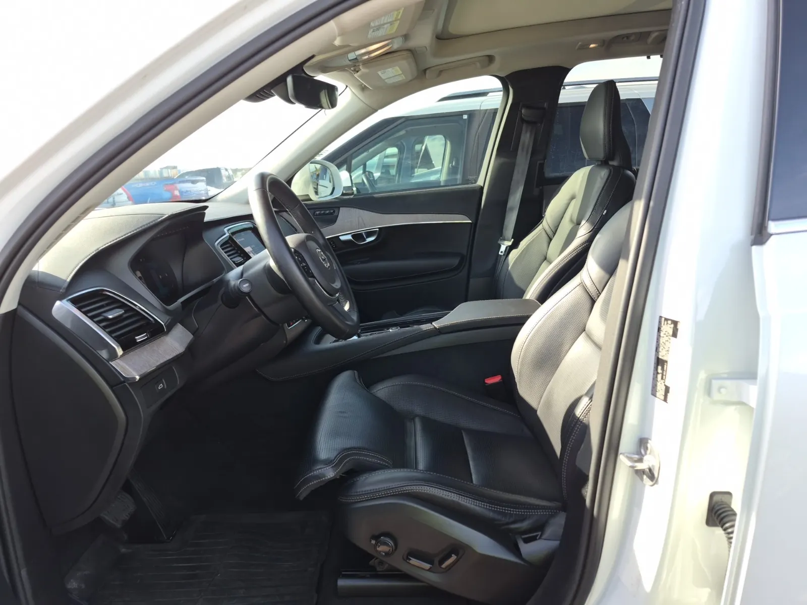 Front Interior Photo