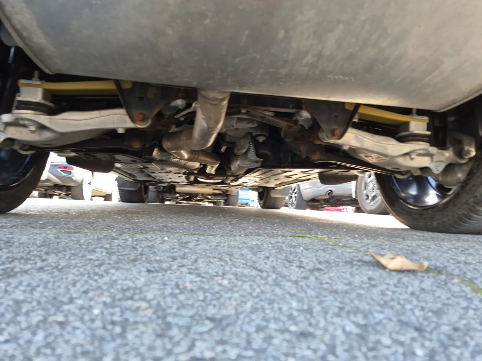 Undercarriage - Rear Photo