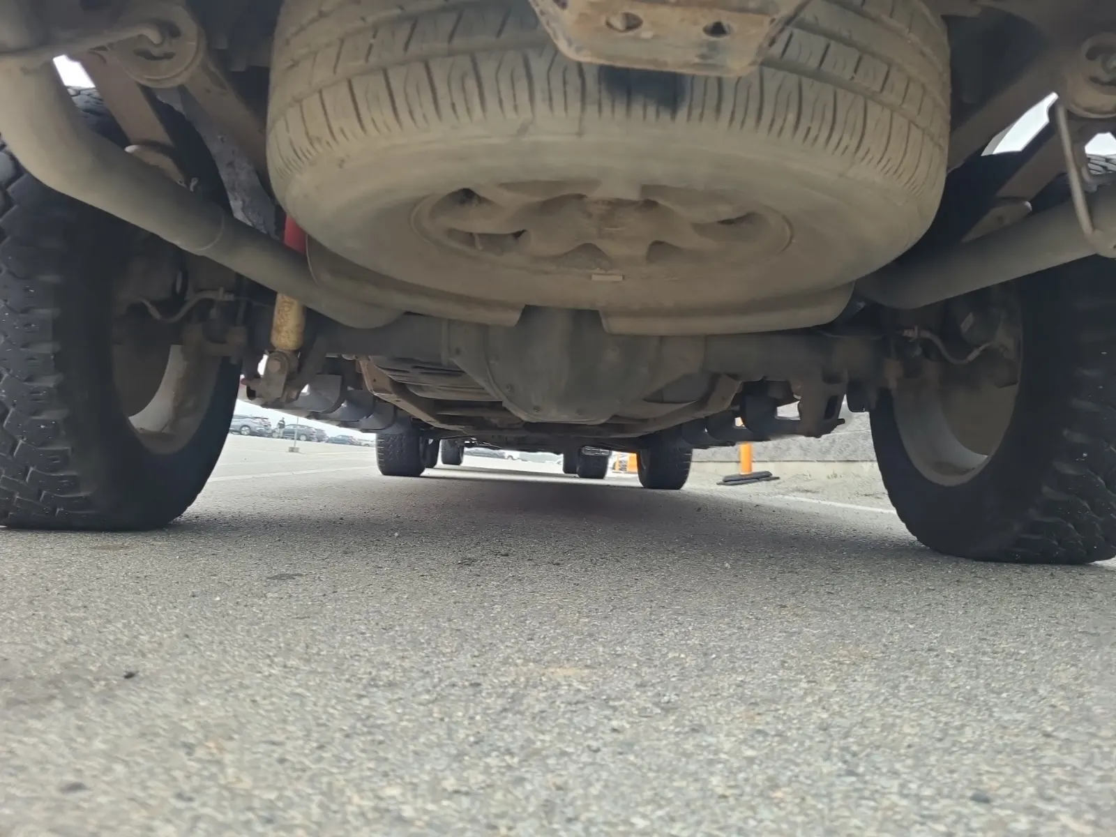 Undercarriage - Rear Photo