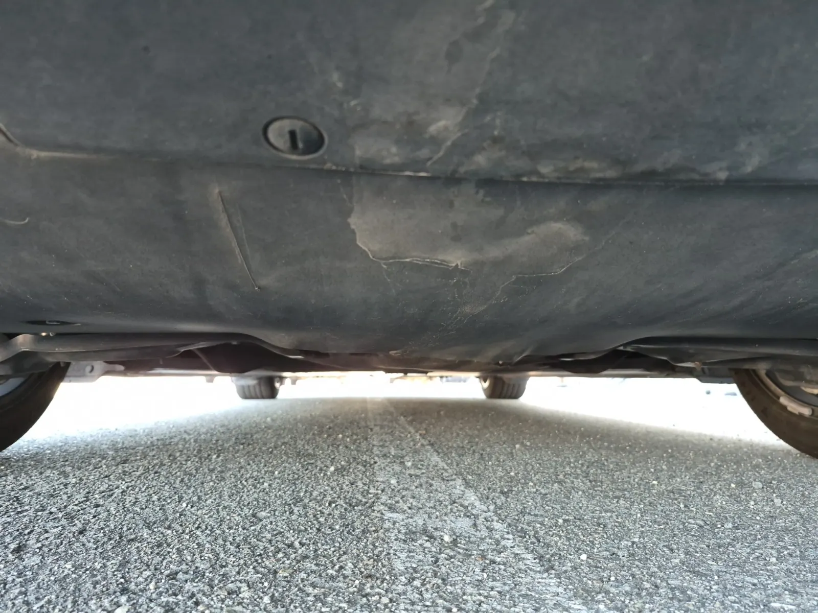 Undercarriage - Rear Photo