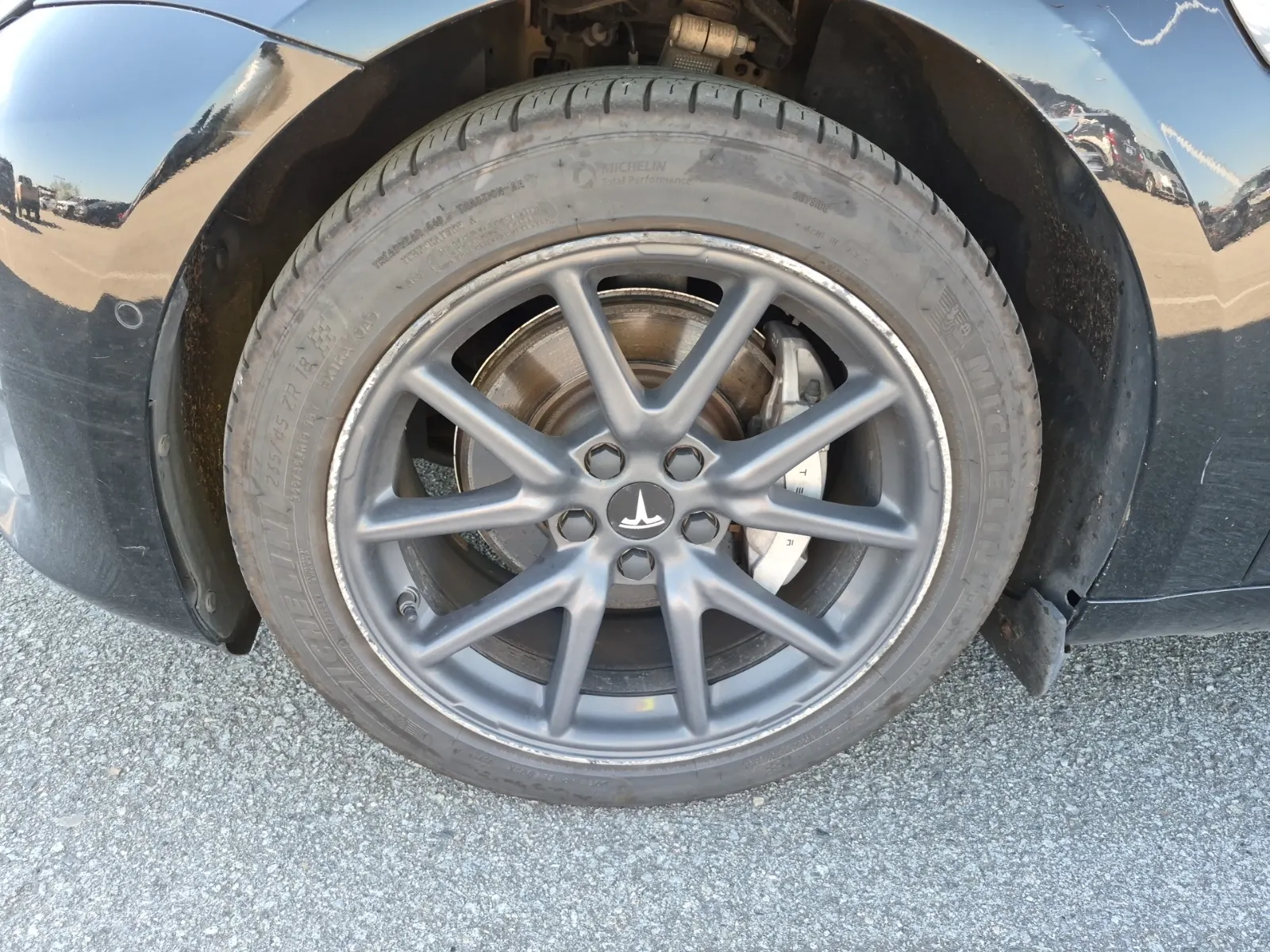 Front driver wheel/tire photo