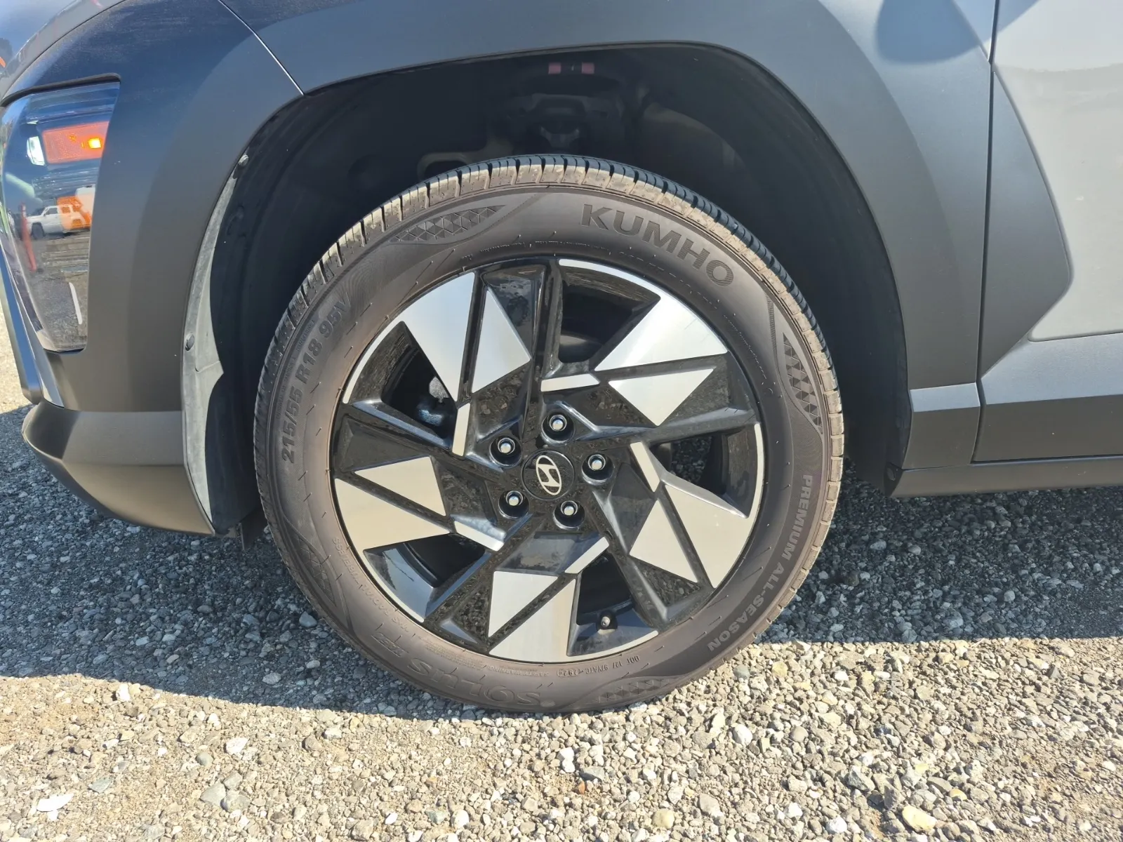 Front driver wheel/tire photo
