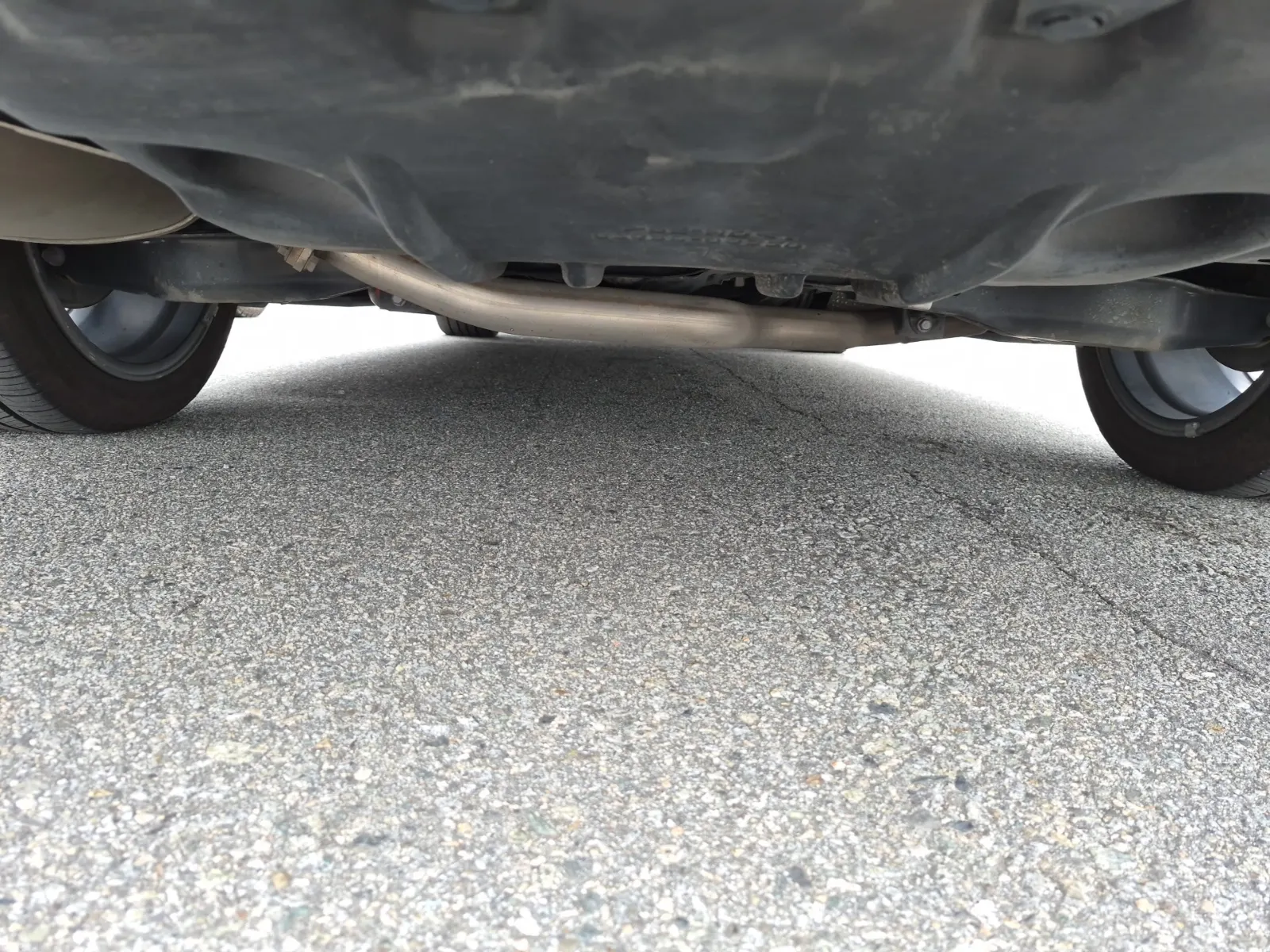 Undercarriage - Rear Photo