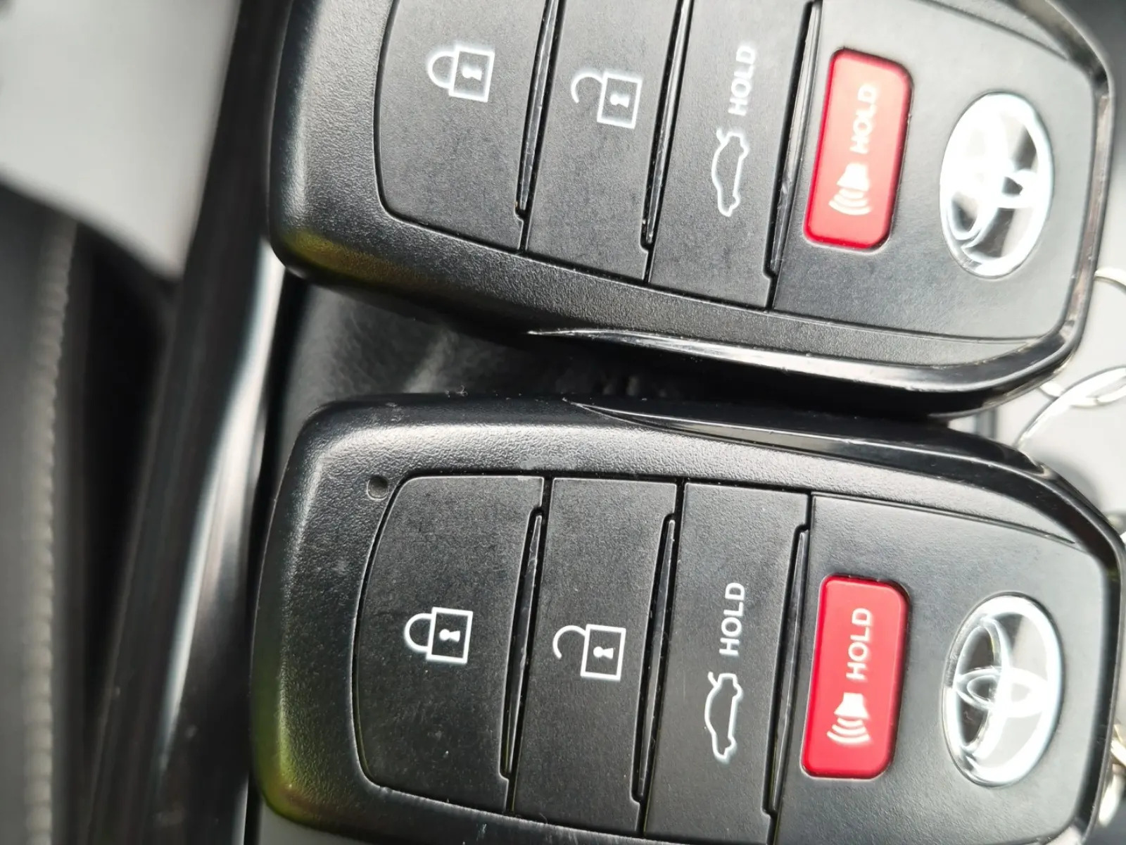 Keys/Fobs/Manual Photo