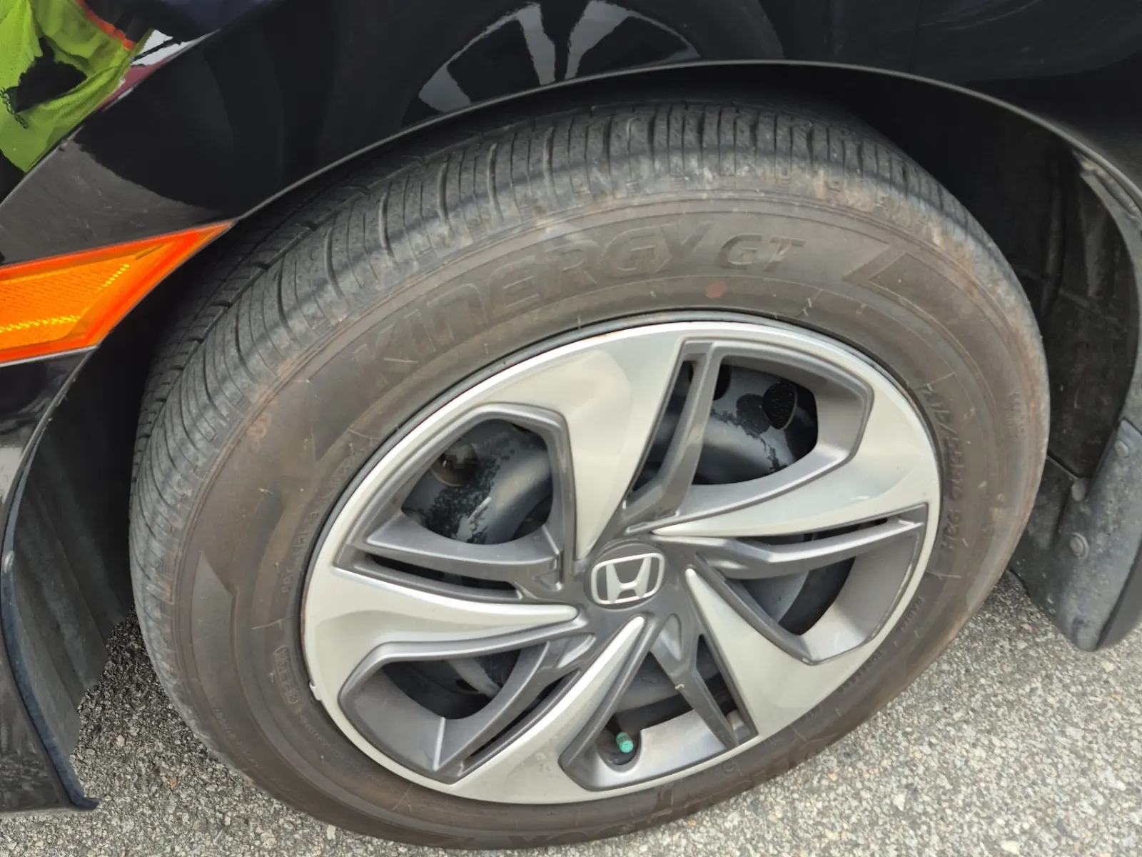 Front driver wheel/tire photo