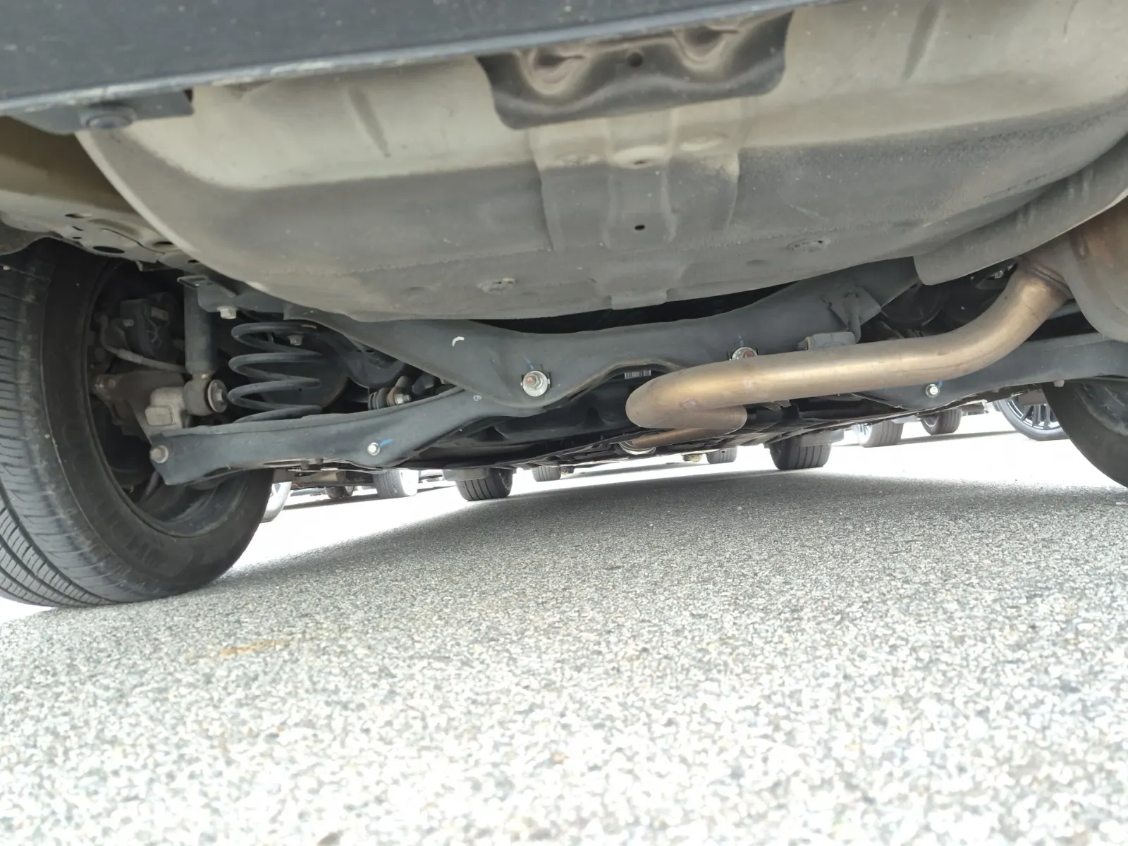 Undercarriage - Rear Photo