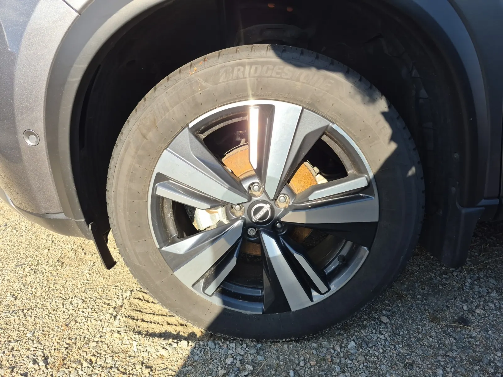 Front driver wheel/tire photo