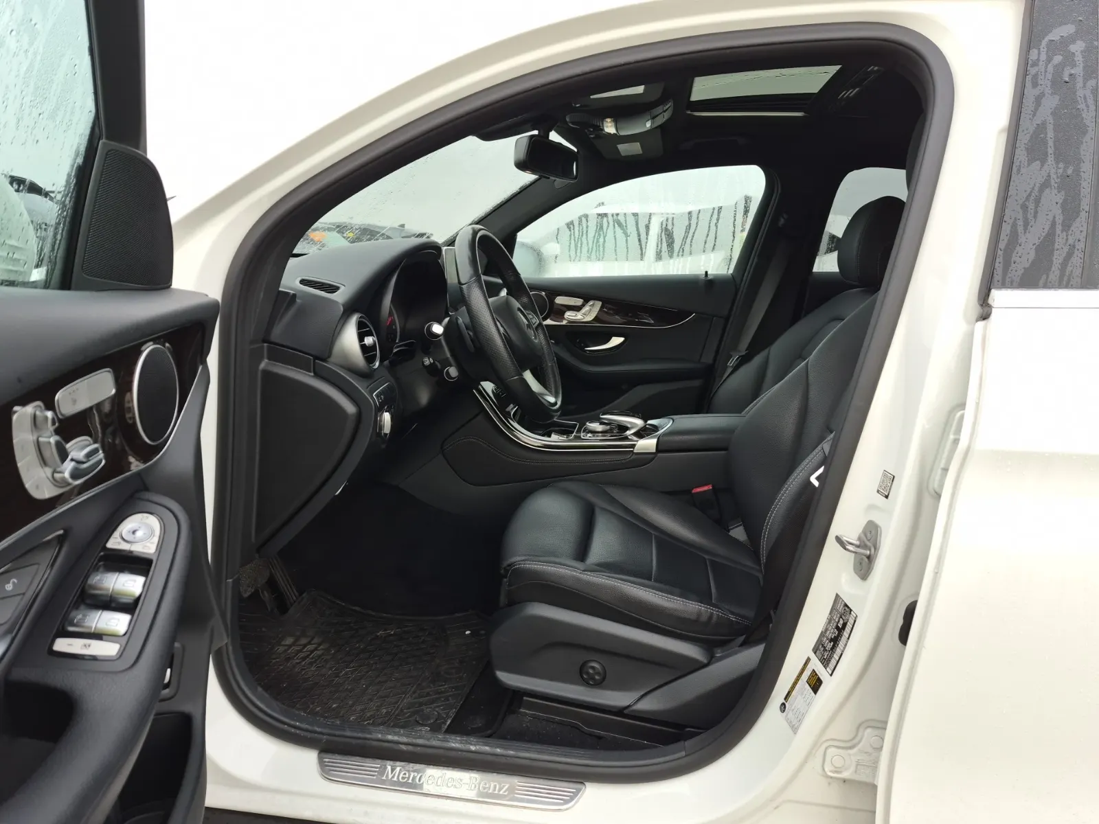 Front Interior Photo